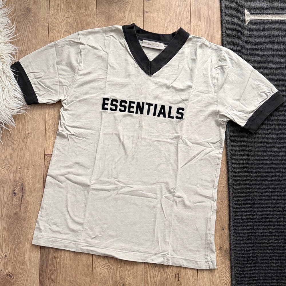 Youth Essentials V-Neck shirt